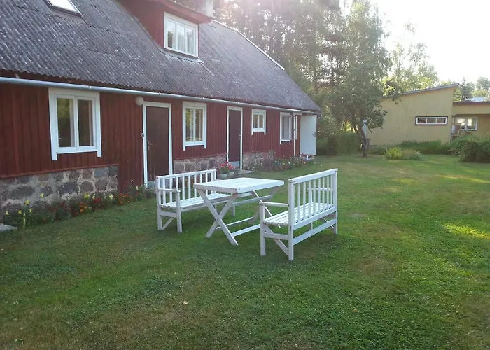 Kuus Tuba Hostel Leisi